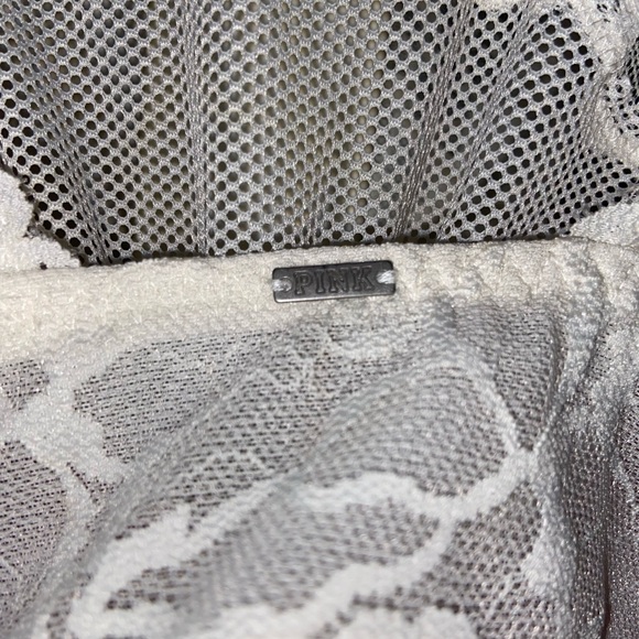 Vs size L says DD but I think a small D or C! - Picture 4 of 6